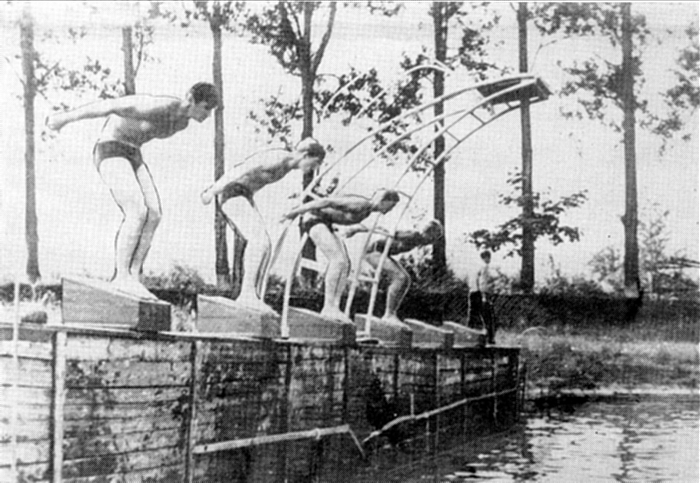 Сдача норм   военно-спортивного   комплекса в летнем плавательном бассейне училища
