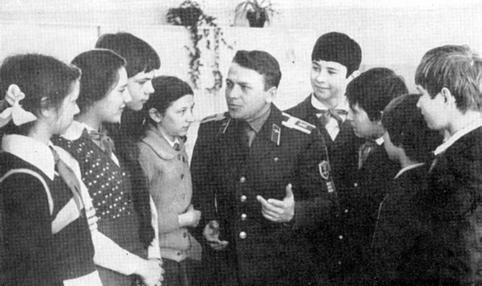 В подшефной школе