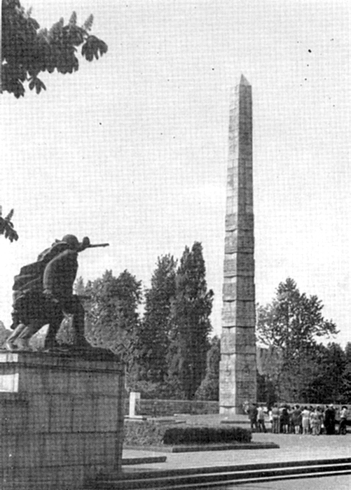 Памятник-мемориал   1200 воинам-гвардейцам в гор. Калининграде.